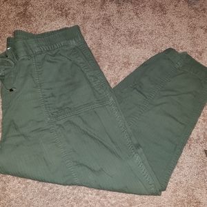 Old Navy Army green linen capris